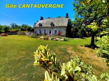 Gîte pour 8 personnes, avec jacuzzi ainsi que jardin et sauna, adapté aux familles à Vebret