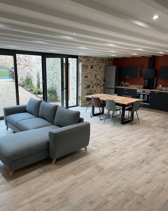 Gîte pour 5 personnes, avec terrasse ainsi que jardin et piscine dans Combrand