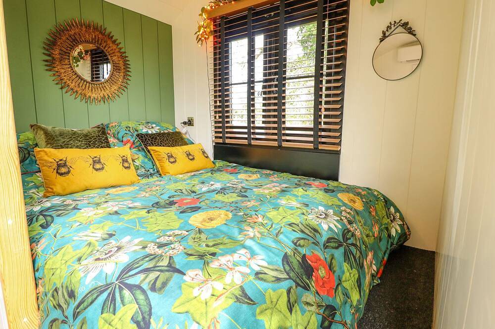 Limetree Luxury Glamping Portland, romantic in Nottingham in Sherwood Forest, Nottinghamshire