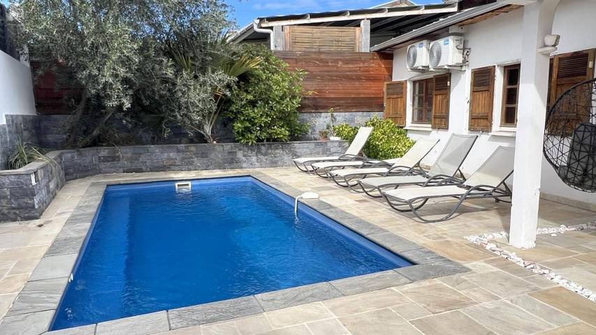 Villa pour 6 personnes, avec vue ainsi que jardin et piscine dans Saint-Gilles les Bains - 2