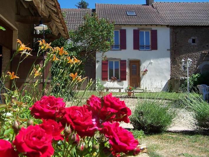 Location de vacances pour 6 personnes, avec jardin et terrasse à Nanton