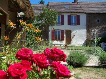 Location de vacances pour 6 personnes, avec terrasse et jardin à Nanton