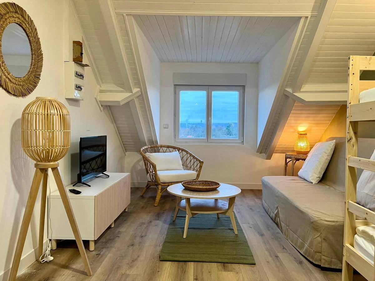 Appartement entier, One-Bedroom Apartment in Maisse, Parc naturel régional du Gâtinais français