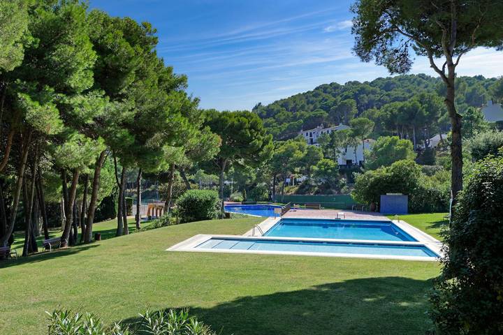 Casa rural para 7 personas, con jardín además de terraza y piscina en Cataluña