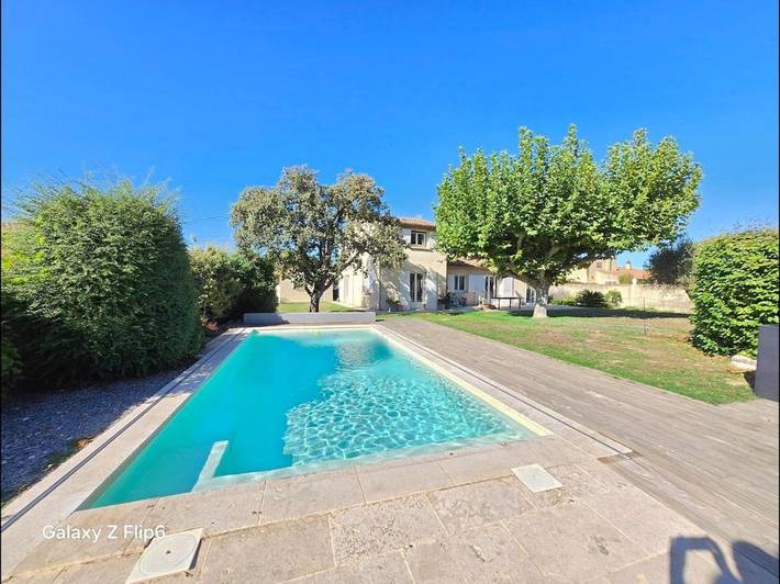 Villa pour 10 personnes, avec terrasse ainsi que jardin et piscine