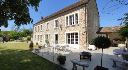 Gîte pour 12 personnes, avec terrasse et jardin dans Île de France