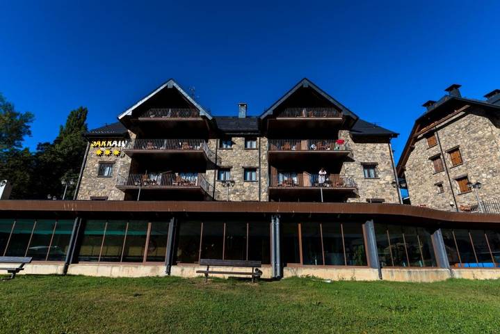 Location de vacances pour 4 personnes, avec jardin et piscine ainsi que sauna et jacuzzi à Sallent de Gállego - 3