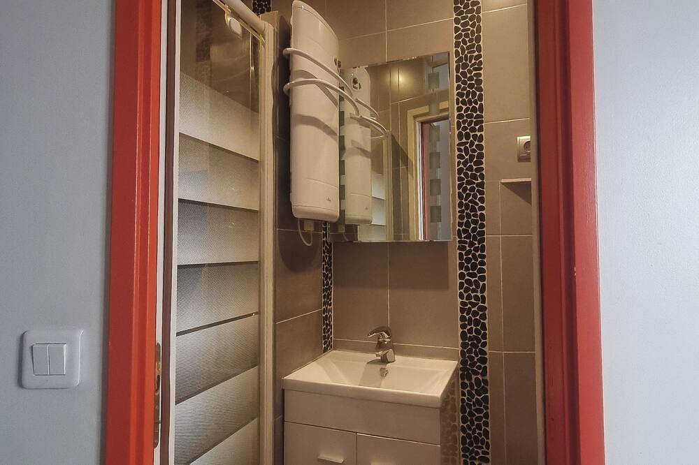 Appartement entier, Appartement situé a 10 Minut du centre de Paris ,ligne 14 direct pour l'aeroport in Clichy, Hauts-de-Seine