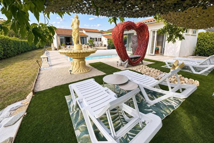 Maison d’hôte pour 2 personnes, avec Terrasse ainsi que Jardin et Piscine à Vallon-Pont-d'Arc