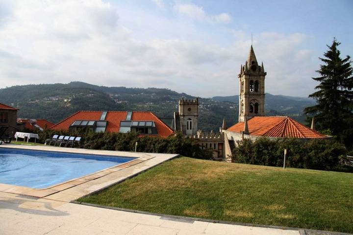 Casa de férias para 20 pessoas, com Terraço e Jardim e ainda Piscina and Vista em Município de Cinfães