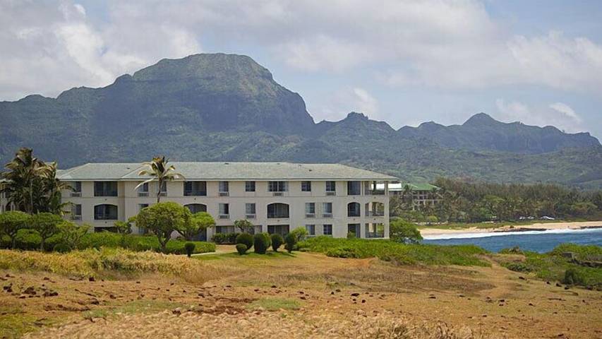 Vacation rental for 6 people, with hot tub and yard as well as pool and balcony in Poipu