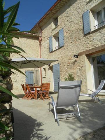 Gîte pour 6 personnes, avec jardin et vue à Lurs