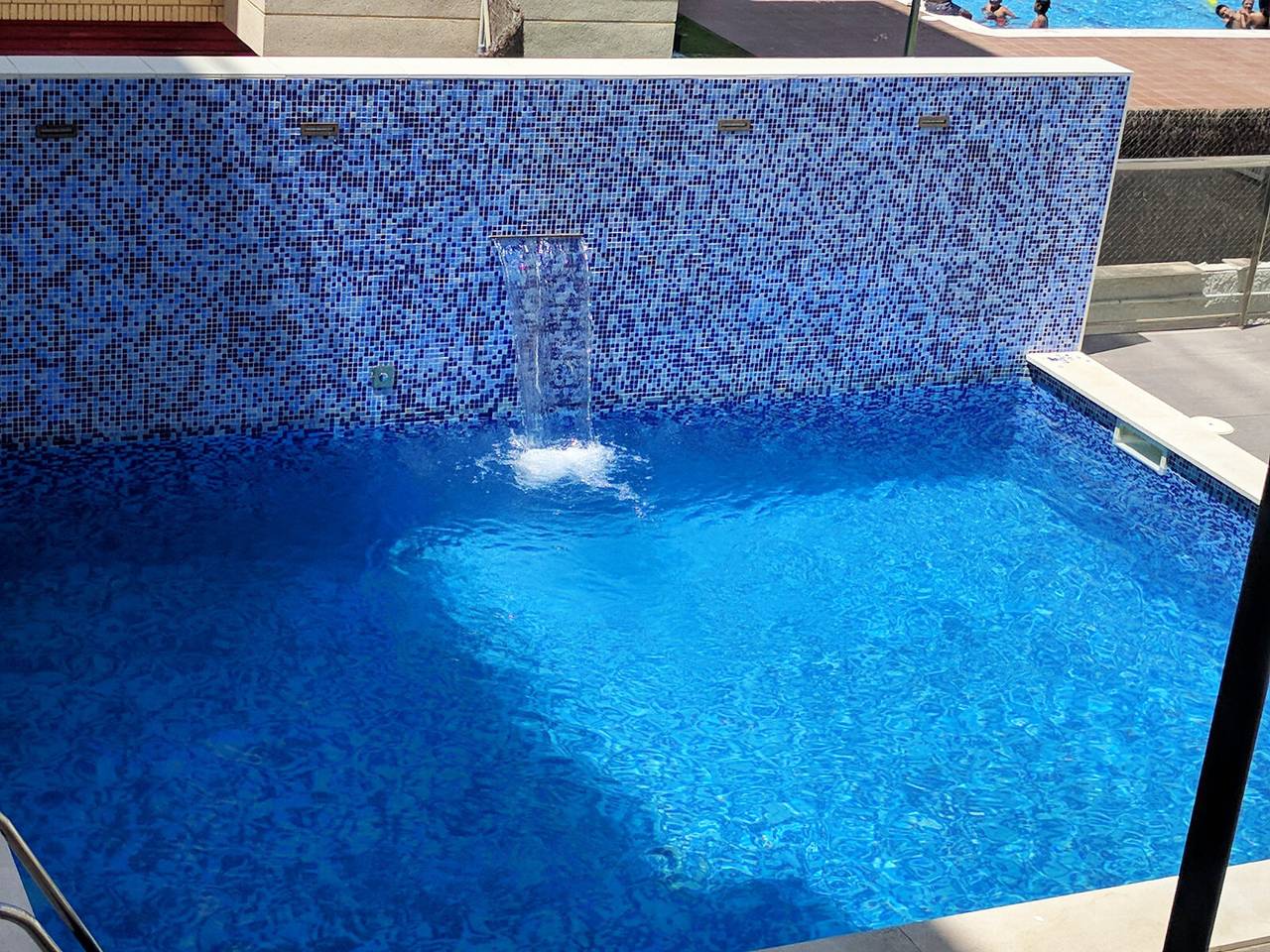 Entire apartment, Appartamento di fronte al mare, piscina, aria condizionata, parcheggio ascensore in Calafell, Costa Dorada