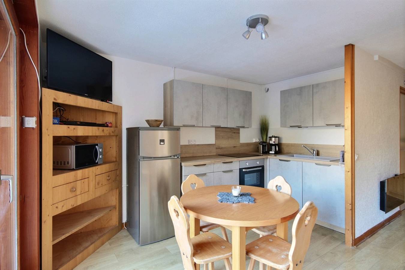 Apartamento entero, Daille  S18 - 4 Personnes - Wifi -  Avec Acces Piscine - Saint Jean D'Aulps Station - Proche Morzine in Saint-Jean-d'Aulps, Les Portes du Soleil