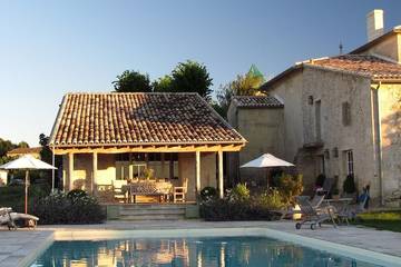 Gîte pour 12 personnes, avec piscine à Saint-Vincent-de-Pertignas