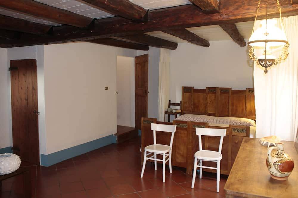 La casa de tres pisos en una corte medieval en Verona in Verona, Provincia de Verona