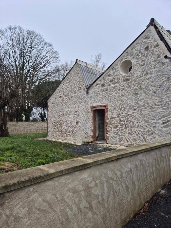 Gîte pour 12 personnes, avec terrasse à Roussay