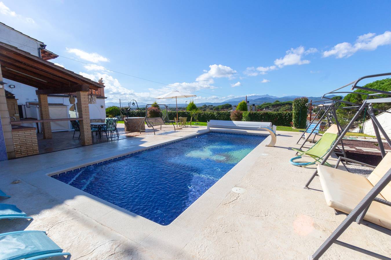 Beautiful villa just 25 km from the beach of Lloret de Mar in Sils, Provincia de Gerona
