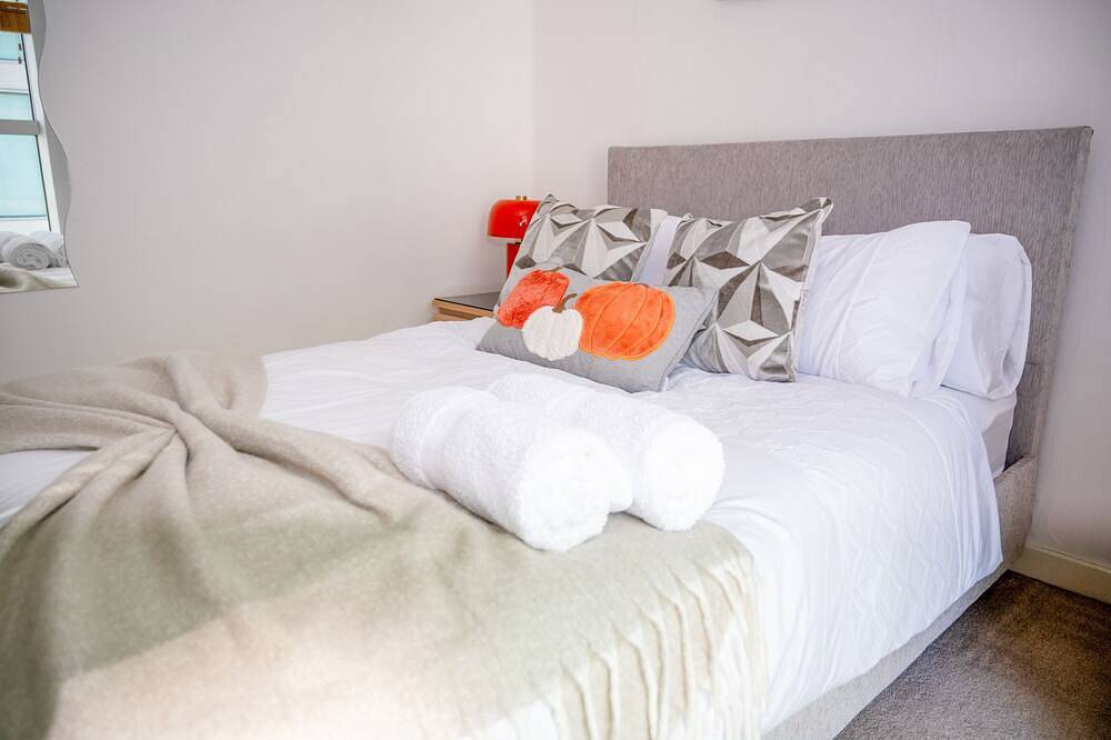 Entire apartment, Modern 2Bdr Apartment in Mk City Centre- The Hub, Free Parking in Milton Keynes, South East England