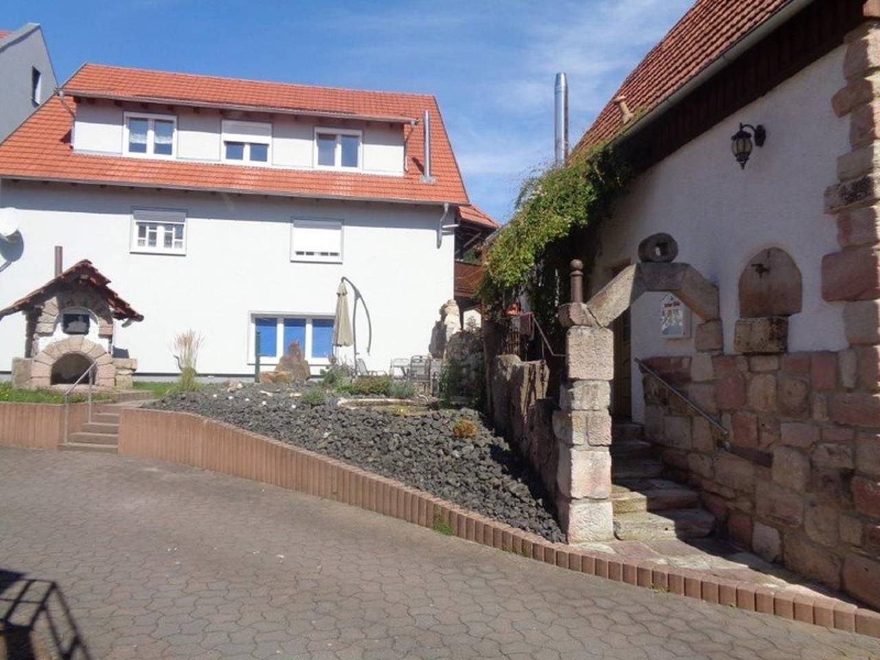 Ganze Wohnung, Ferienhaus „Zur kleinen Kneipe“ - Ferienhaus (80qm) mit Kaminofen und Terrasse in Fladungen, Rhön-Bayern