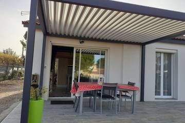 Gîte pour 2 personnes, avec terrasse et jardin ainsi que jacuzzi et piscine, animaux acceptés à Saint-Maximin-la-Sainte-Baume