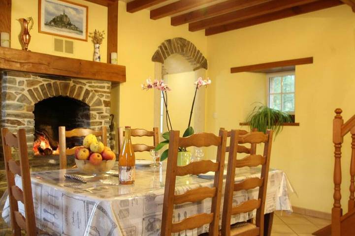 Gîte pour 6 personnes, avec jardin à Saint-Jean-de-Savigny