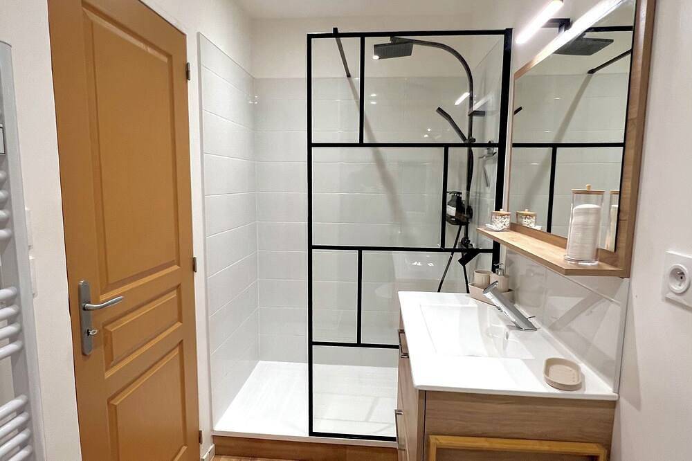 Entire apartment, Ô calme des Bains - cosy studio in the heart of Digne in Digne-les-Bains, Alpes-de-Haute-Provence