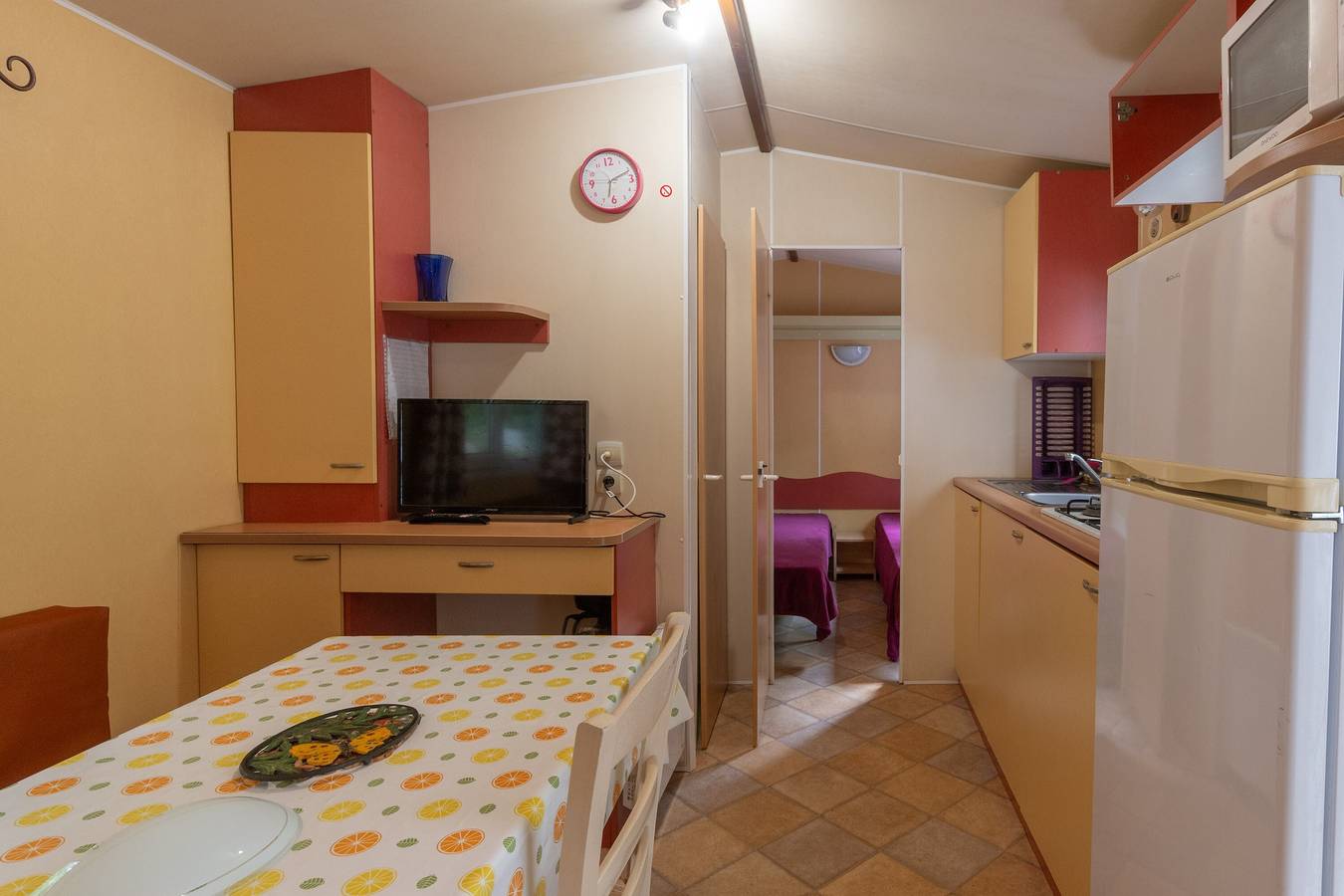 Caravana 'Midi - Mobil Home 4-6 Pers' con terraza privada y jardín compartido in Vallon-Pont-d'Arc, Gorges de l’Ardèche