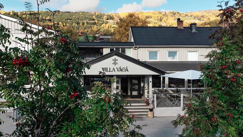 Hotel for 4 personer, med badebasseng og utsikt i tillegg til hage i Jotunheimen