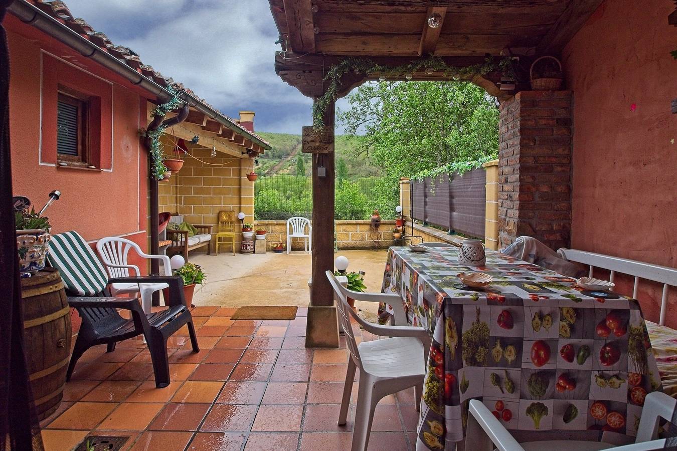 Maison de vacances 'La Casina Del Valle Escondido' avec vue montagne, piscine privée et Wi-Fi in Valderrueda, Chaîne Cantabrique