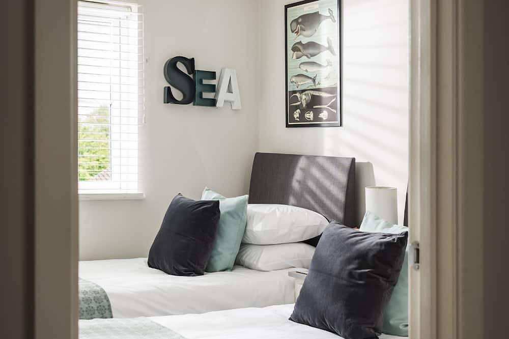 The Rock -  a cottage that sleeps 6 guests  in 3 bedrooms in Camber, East Sussex