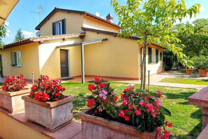 Villa für 9 Personen, mit Pool und Garten sowie Terrasse - 1