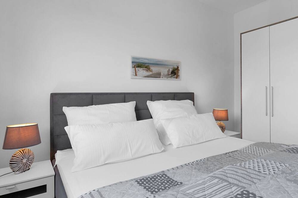 Ganze Wohnung, Seeschwalbe by Interhome in Warwerort, Dithmarschen