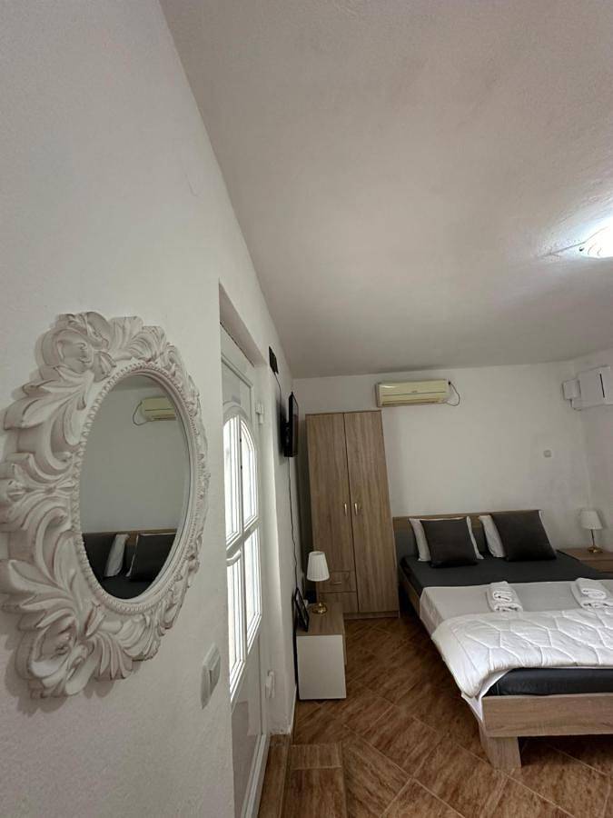 Gîte pour 3 personnes, avec jardin et vue, adapté aux familles dans Risan - 2