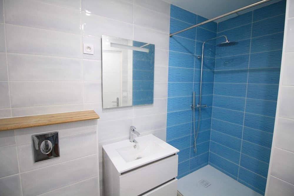 Appartement entier, Sea View Duplex with balcony and heated swimming pool in Saint-Guénolé, Penmarch