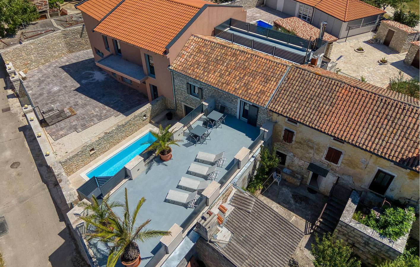 Geräumige 200 m² große Wohnung mit Pool und Terrasse, 2 km vom Stadtzentrum von Kanfanar entfernt in Maružini, Zentralistrien
