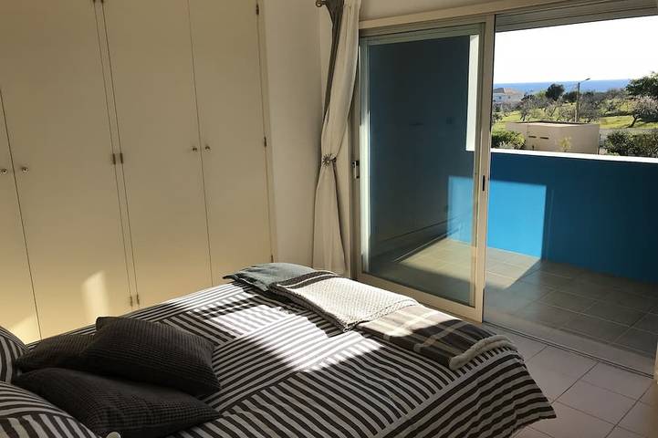 Holiday house with big roof terrace pool and sea view in Alporchinhos, Porches