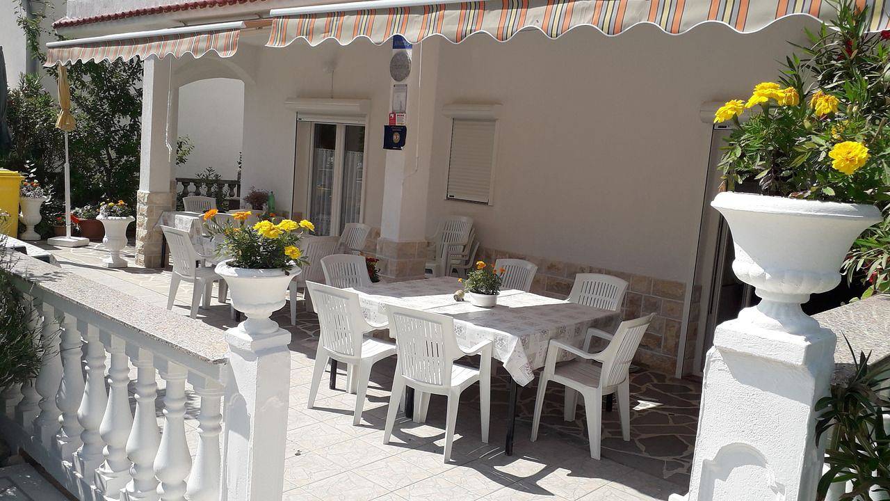 Ganze Ferienwohnung, Ferienwohnung für 9 Personen (110 m²) in Rab in Palit, Rab