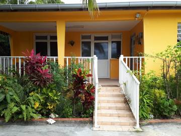 Location de vacances pour 8 personnes, avec terrasse, animaux acceptés à Sainte-Anne (Martinique)