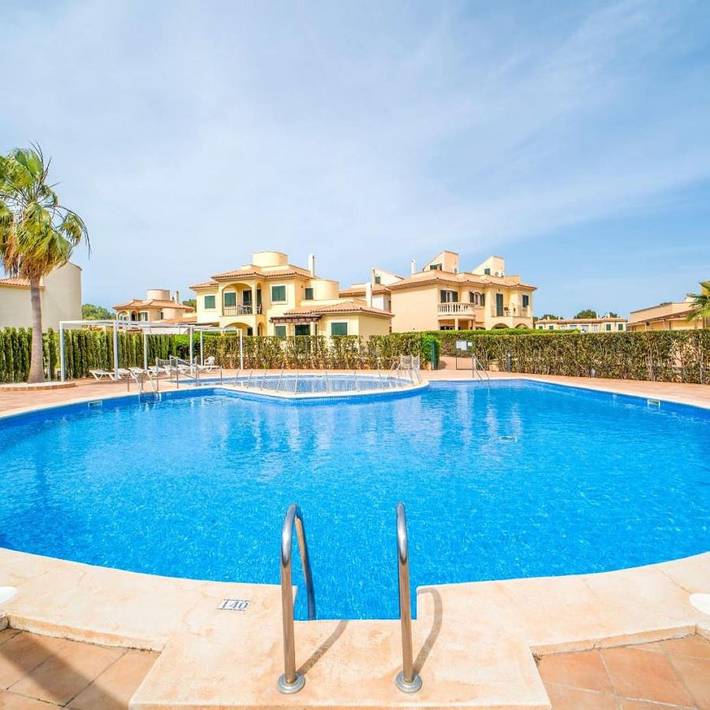 Casa de vacaciones para 4 personas, con piscina y piscina para niños además de jardín y vistas - 1