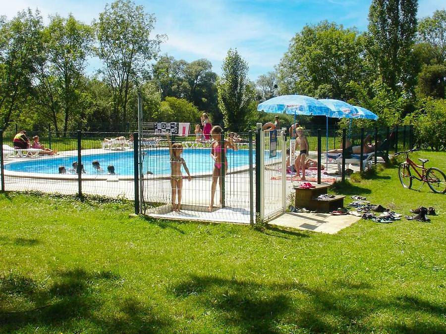 Flower Camping les 3 Ours - Tente 5 personnes - Lodge Du Trappeur Standard sans sanitaires in Montbarrey, Jura