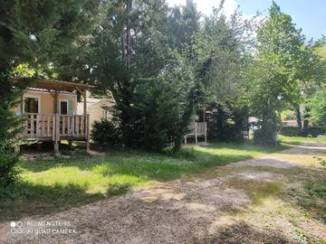 Mobil home pour 4 personnes, avec piscine et terrasse, animaux acceptés à La Cassagne
