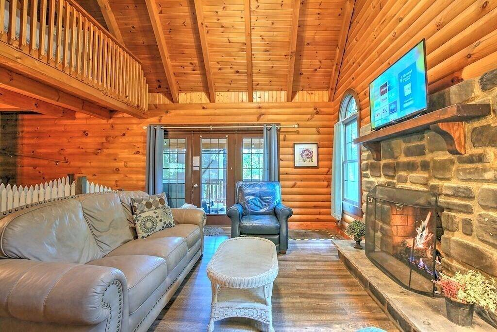 Unglaubliche Aussichten! Romantische Hütte mit Whirlpool, Whirlpool, Kamin und Küche in Holmes County