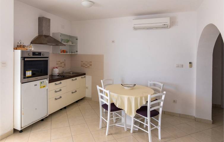 Ganze Ferienwohnung, Gemütliche Unterkunft am Meer: 1,5 km vom Strand entfernt, mit WLAN und Terrasse in Klek, Dubrovnik-Neretva