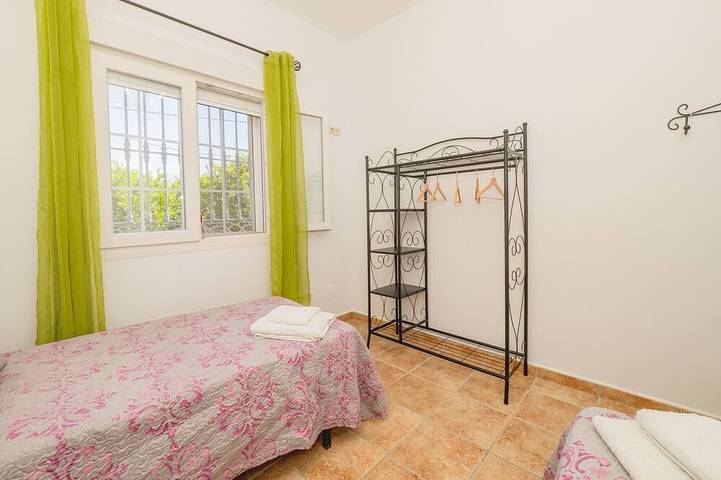 Cubo's Casa Rural Fernando Family Fun / piscinas privadas / aire acondicionado / wifi gratis in Cártama, Provincia de Málaga