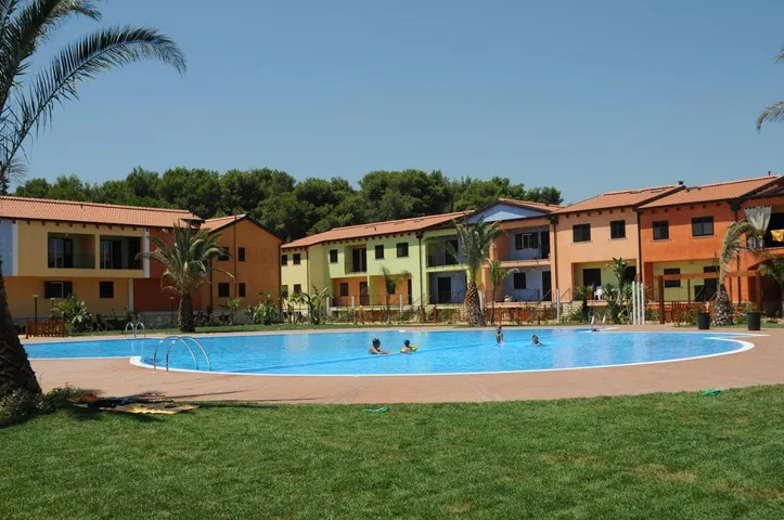 Apartamento de vacaciones para 4 personas, con balcón además de piscina y jardín - 1