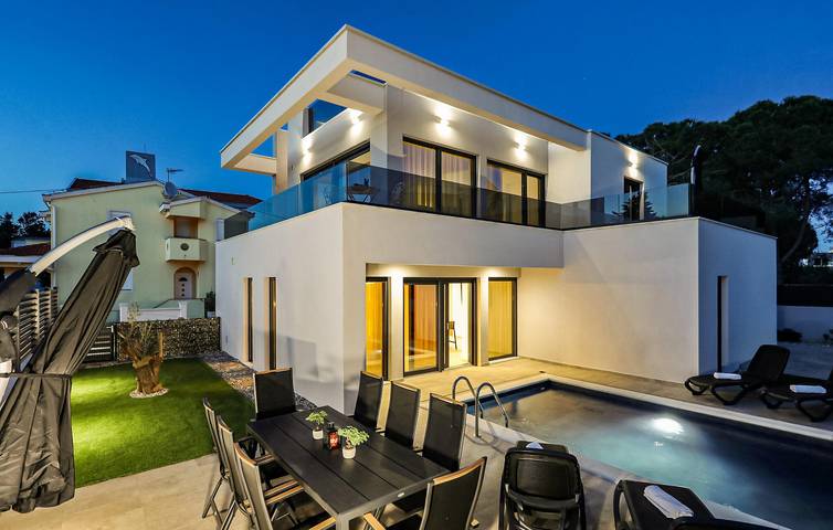 Élégant appartement de deux chambres avec piscine, cuisine et accès à la plage in Nin, Région de Zadar