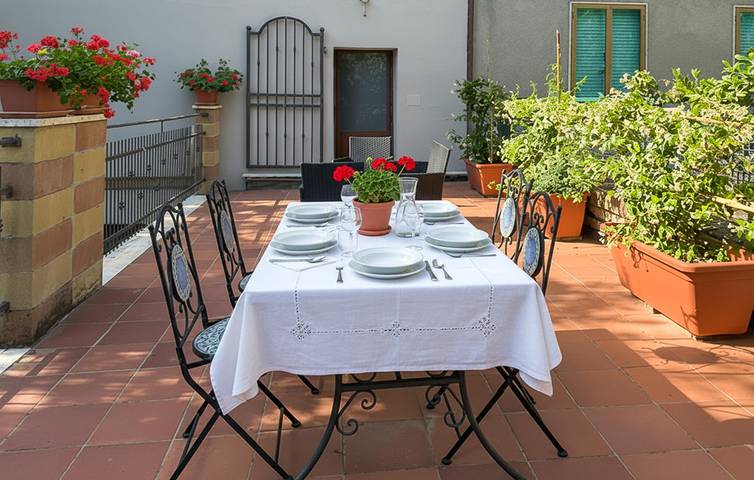 Apartamento vacacional entero, Moderno apartamento con jardín, aire acondicionado, TV, aparcamiento y WiFi - Cerca de restaurantes y del río in Chianciano Terme, Provincia de Siena