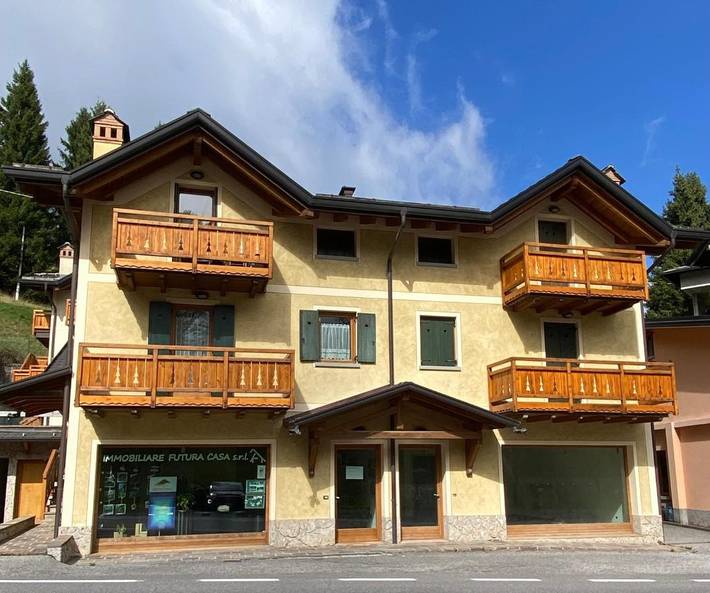 Gîte pour 6 personnes, avec terrasse à Colere