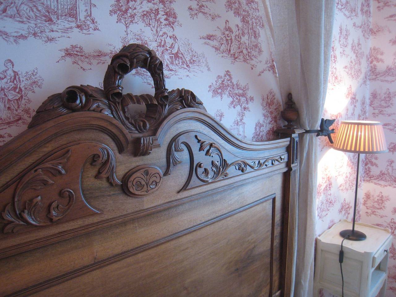 Guest Room “Les Charmilles – Red Room” in Charny-sur-Meuse, Verdun